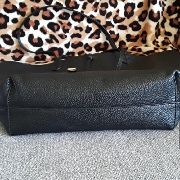 BCBG Black Tote Bag w Gold Logo - Picture 4 of 6